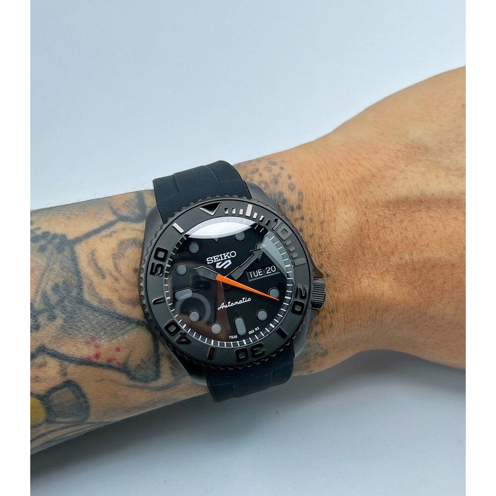 SEIKO カスタム ステルスマスター オールブラック Custom Seiko YachtMaster MOD SKX All Black -